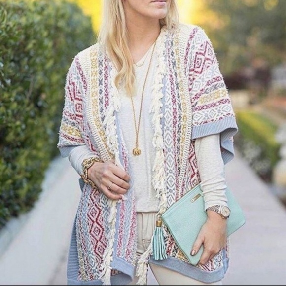 CAbi Sweaters - Cabi Siesta Poncho Boho Fringe sweater